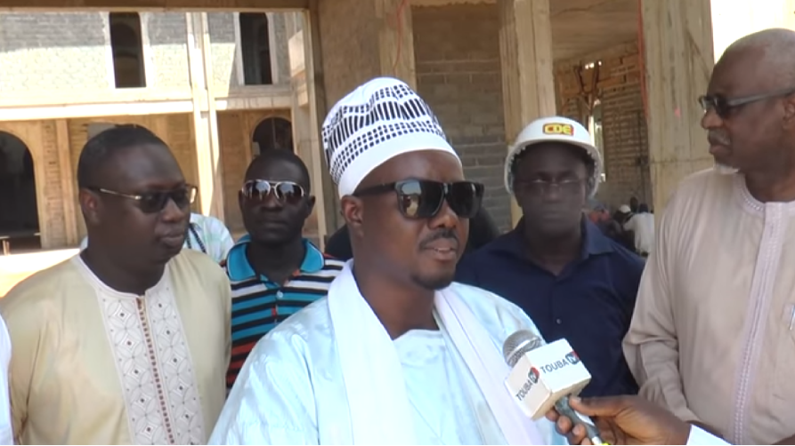 Serigne Bassirou Mbacké Abdou Khadre a effectué une visite de chantier à la Mosquée Massalikal Jinnan
