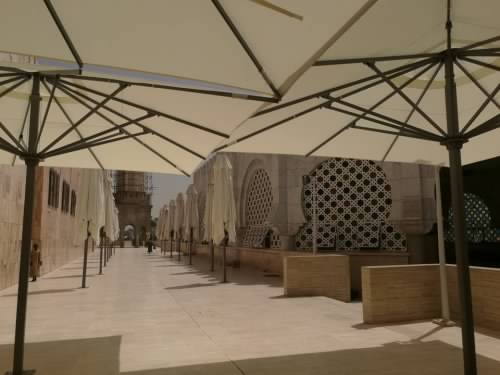 70 parasols pour la Grande Mosquée de Touba par le DAHIRA MANAHILOUL ACHAAFI de TOUBA CHINE GUANGHZOU