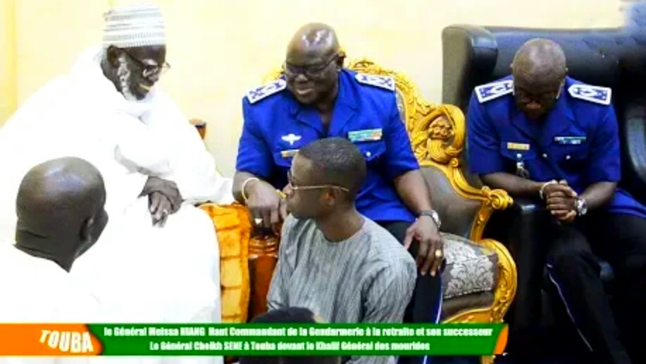 Touba : Visite du Général Meissa NIANG Haut Commandant de la Gendarmerie Chez le Khalife Général des Mourides