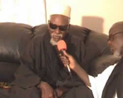 Le khalife des mourides renouvelle sa confiance à son porte-parole Serigne Bassirou Mbacké Abdoul Khadr VIDÉO.