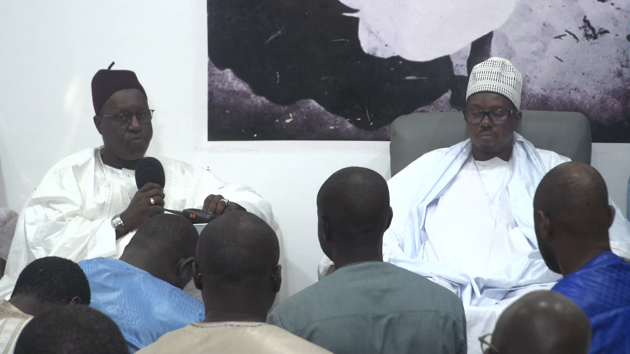 Magal 2023 : Délégation de Mr. Abdou Karim Sall DG. ARTP Reçu par Cheikh Bassirou Mbacke Abdou Khadre